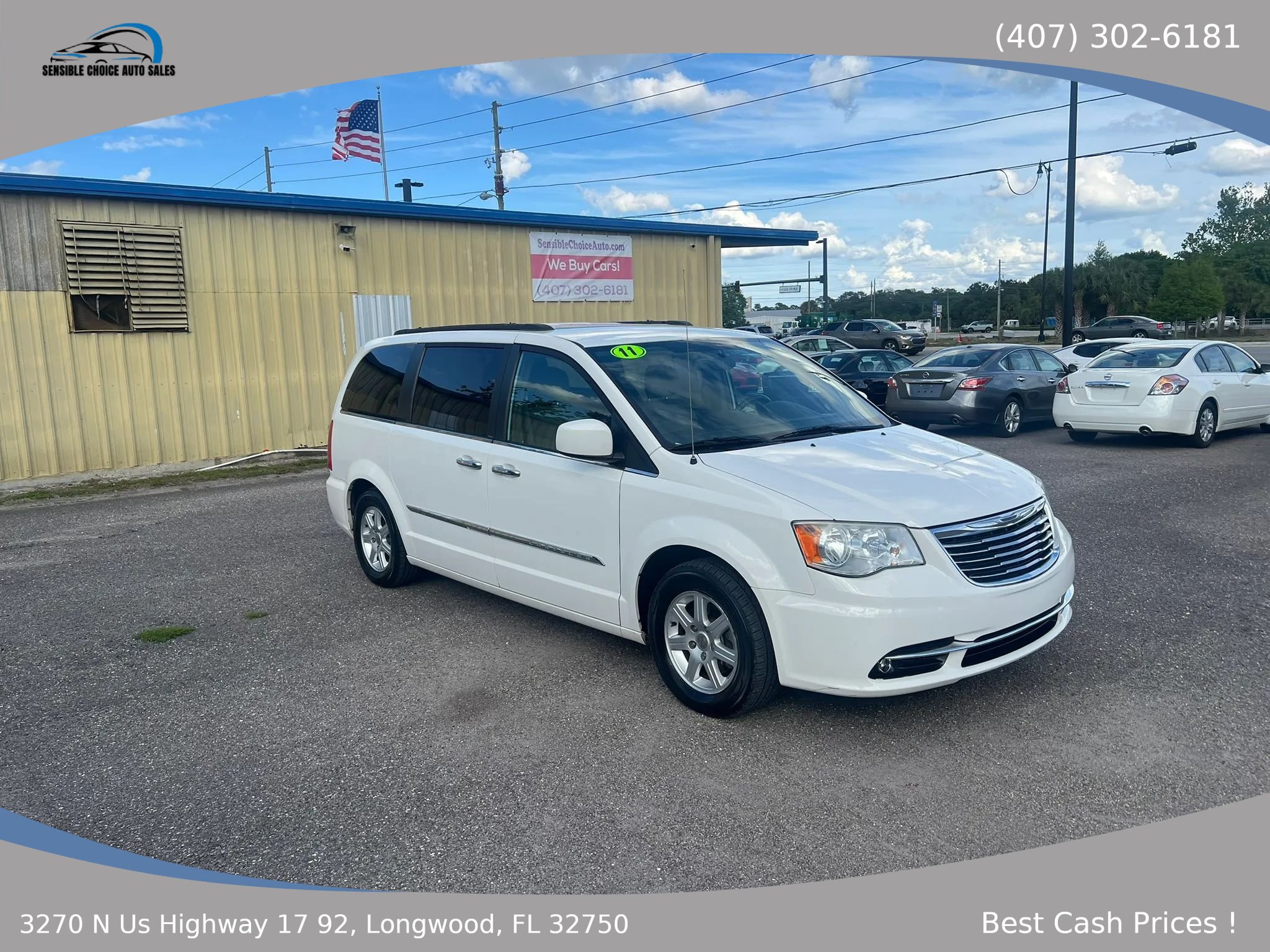 Used 2011 Chrysler Town & Country Touring w/ Trailer Tow Group FWD image 1