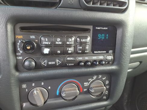 Used 2002 Chevrolet S10 Pickup LS w/ LS Preferred Equipment Group AWD/4WD image 23