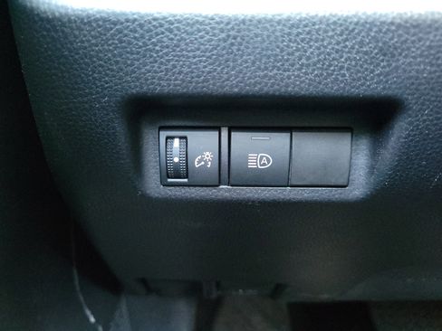 Used 2020 Toyota RAV4 LE image 17