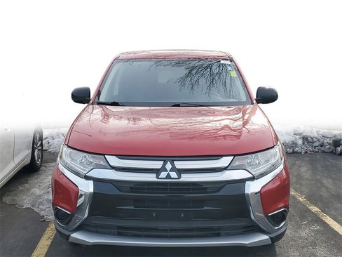 Used 2017 Mitsubishi Outlander ES image 3
