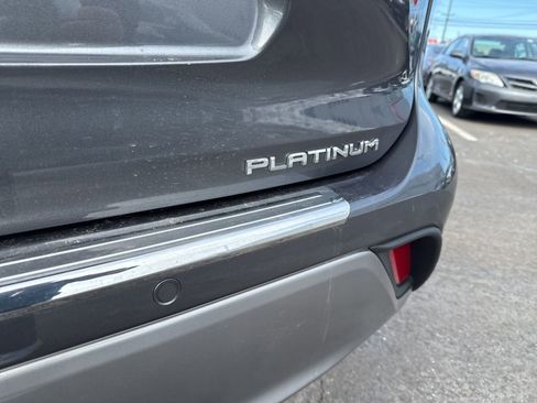 Used 2025 Toyota Highlander Platinum image 8