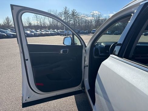 Used 2025 Kia Sorento EX w/ EX Panoramic Sunroof Package image 21