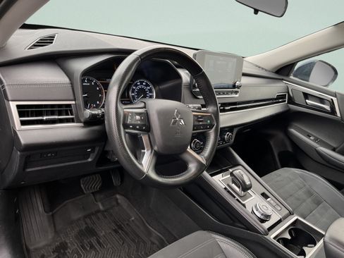 Used 2024 Mitsubishi Outlander SE AWD/4WD image 16