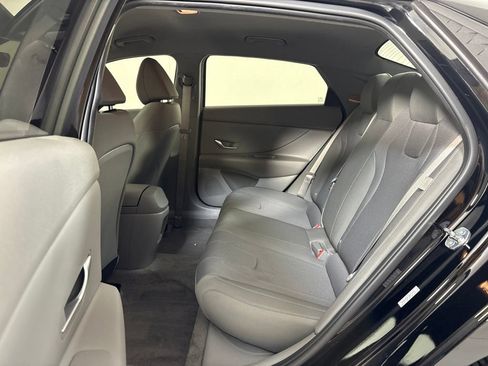 Used 2024 Hyundai Elantra SE FWD image 18