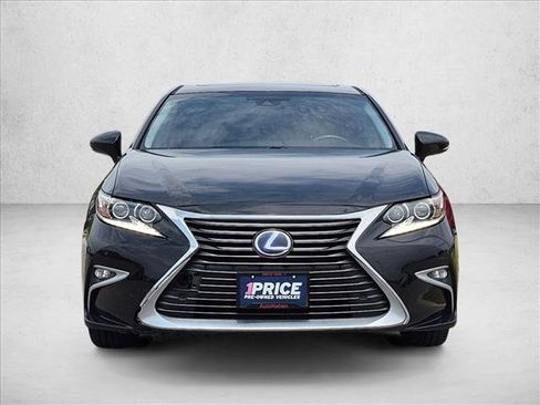 Used 2016 Lexus ES 300h w/ Luxury Package w/Wood Trim FWD image 2