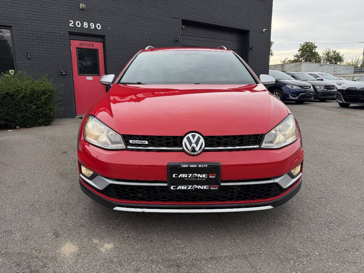 Used 2017 Volkswagen Golf Alltrack SEL AWD/4WD image 2