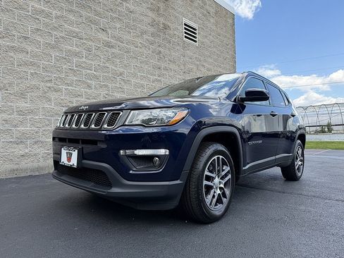Used 2018 Jeep Compass Latitude w/ Popular Equipment Group AWD/4WD image 4