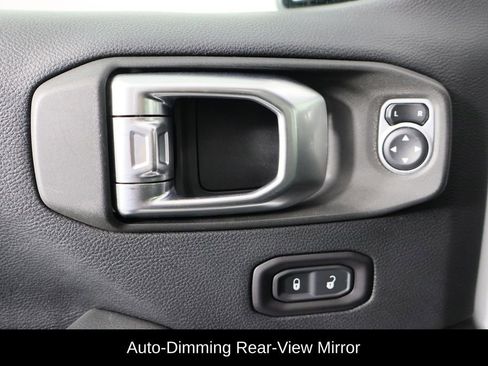 Used 2019 Jeep Wrangler Unlimited Sahara image 22