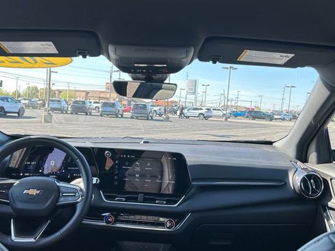 Used 2025 Chevrolet Equinox LT w/ Convenience Package II image 56