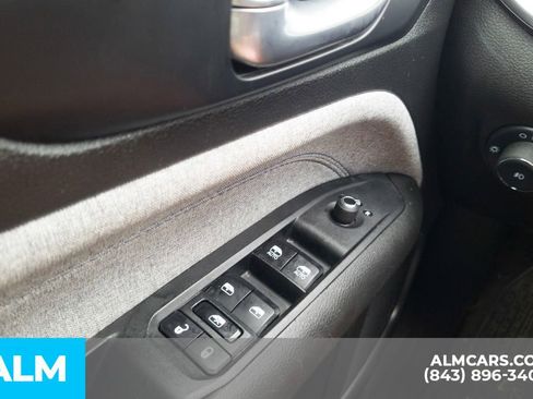 Used 2024 Jeep Compass Latitude image 16