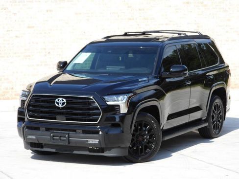 Used 2024 Toyota Sequoia SR5 w/ SR5 Premium Package AWD/4WD image 10