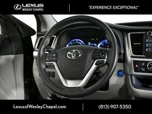 Used 2018 Toyota Highlander XLE image 29