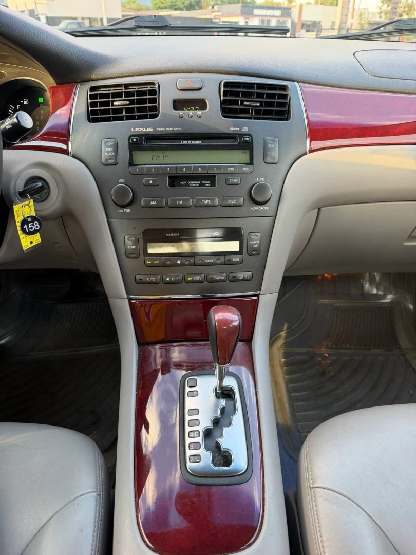 Used 2003 Lexus ES 330 w/ Premium Pkg FWD image 26