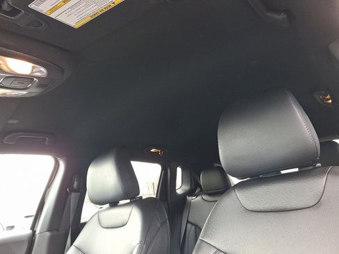 Used 2024 Jeep Compass Latitude image 14