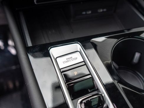 Certified 2026 Volkswagen Atlas Peak Edition AWD/4WD image 30
