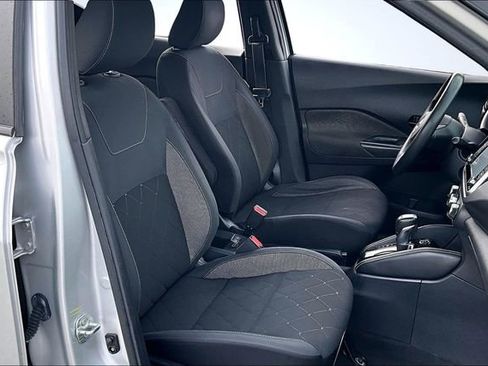 Used 2019 Nissan Kicks S image 26