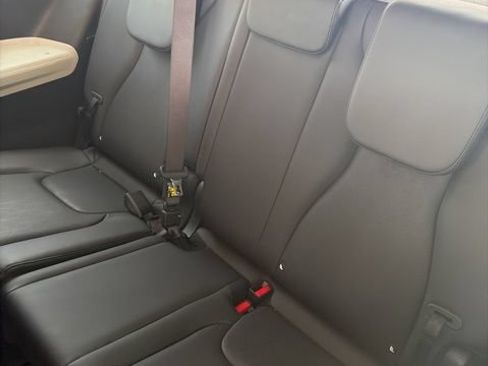 Used 2023 Kia Carnival EX FWD image 28