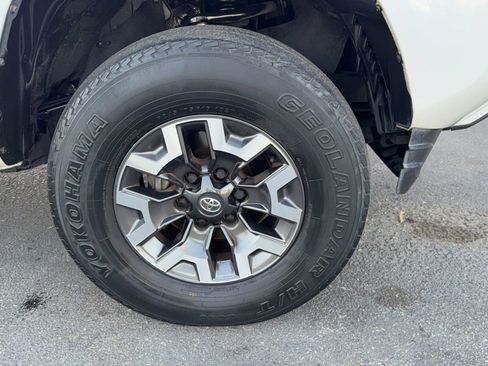 Used 2016 Toyota Tacoma SR5 w/ Towing Package image 13