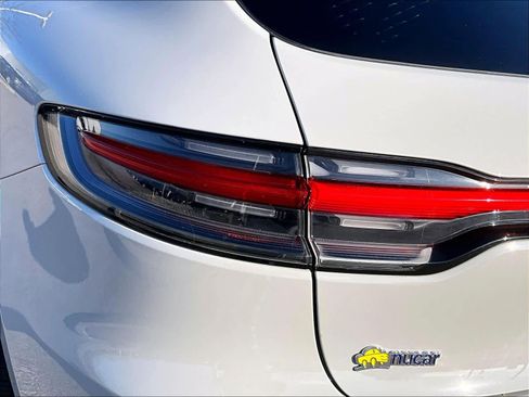 Used 2021 Porsche Macan Turbo image 33