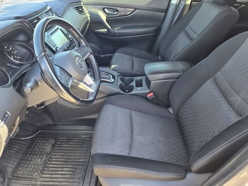 Used 2020 Nissan Rogue SV w/ Sun & Sound Touring Package image 16