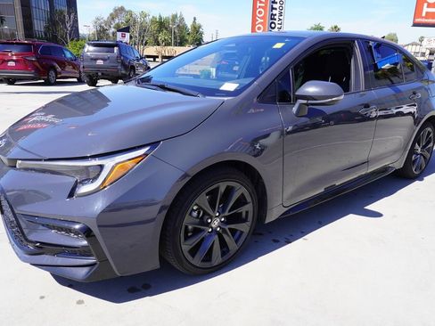 Used 2024 Toyota Corolla SE w/ SE Premium Package image 3