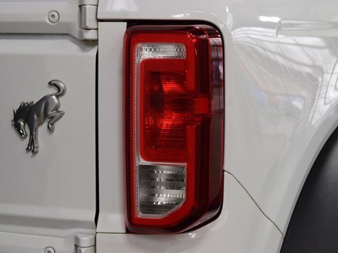 Used 2022 Ford Bronco Black Diamond w/ Sasquatch Package image 17