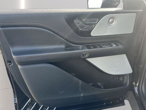 Used 2025 Lincoln Aviator Black Label w/ Jet Appearance Package image 9