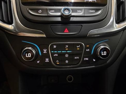 Used 2018 Chevrolet Equinox LT w/ Sun & Infotainment Package FWD image 45