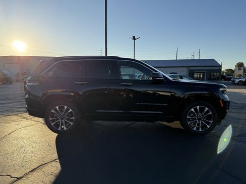 Used 2023 Jeep Grand Cherokee Overland w/ Advanced Protech Group III image 8