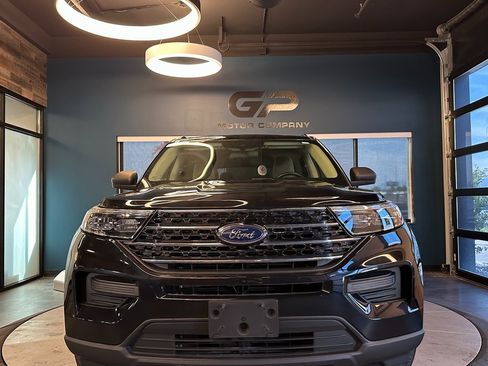 Used 2020 Ford Explorer XLT w/ Class III Trailer Tow Package image 8