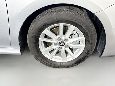 Used 2025 Toyota Camry LE w/ Convenience Package image 32