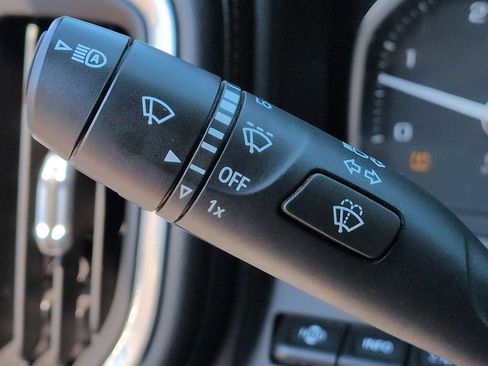 Used 2020 GMC Sierra 2500 AT4 w/ AT4 Premium Package AWD/4WD image 29