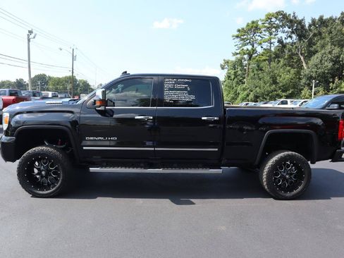 Used 2019 GMC Sierra 2500 Denali w/ Duramax Plus Package AWD/4WD image 6