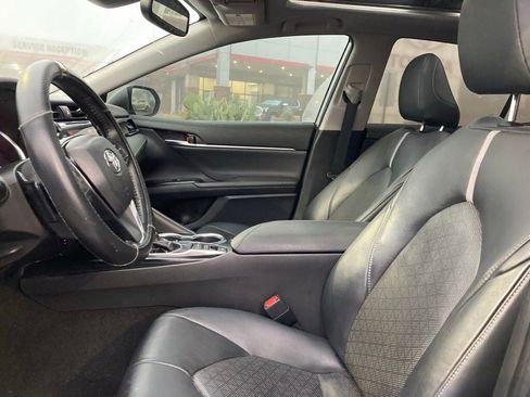 Used 2019 Toyota Camry XSE image 9
