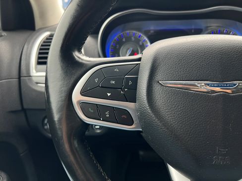 Used 2018 Chrysler 300 Touring w/ Chrome Appearance Package RWD image 21