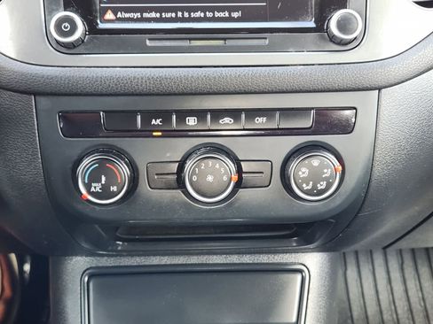 Used 2015 Volkswagen Tiguan SEL FWD image 18