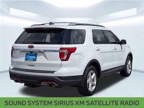 Used 2018 Ford Explorer XLT FWD image 5