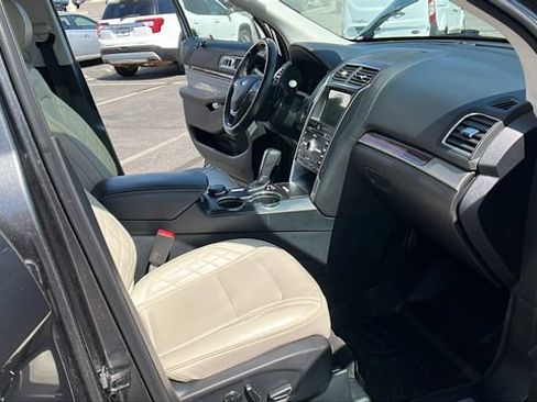 Used 2017 Ford Explorer Platinum AWD/4WD image 13