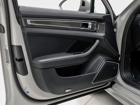 Used 2023 Porsche Panamera Turbo S image 39