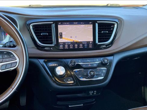 Certified 2019 Chrysler Pacifica Limited image 7