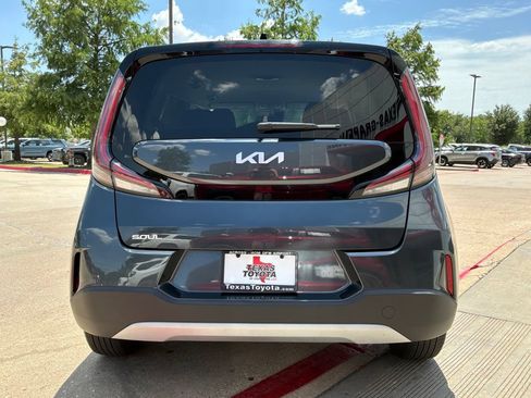 Used 2025 Kia Soul LX w/ LX Technology Package FWD image 7