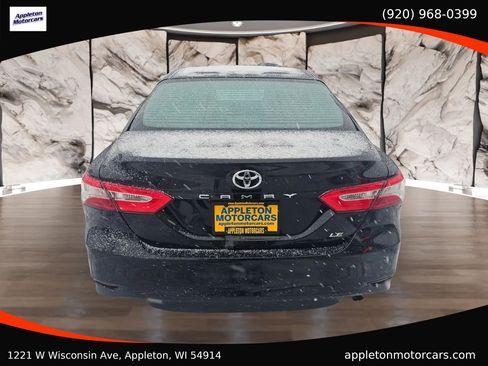 Used 2018 Toyota Camry LE image 7
