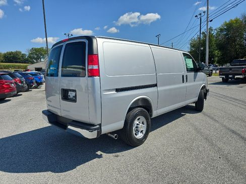 New 2025 Chevrolet Express 3500 w/ Driver Convenience Package image 6