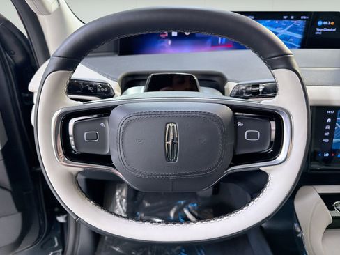 New 2026 Lincoln Navigator Premiere AWD/4WD image 13