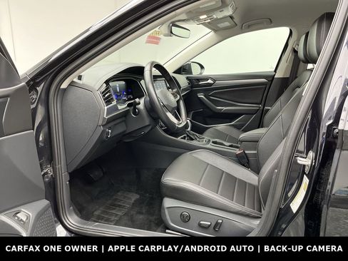 Used 2024 Volkswagen Jetta SE image 3