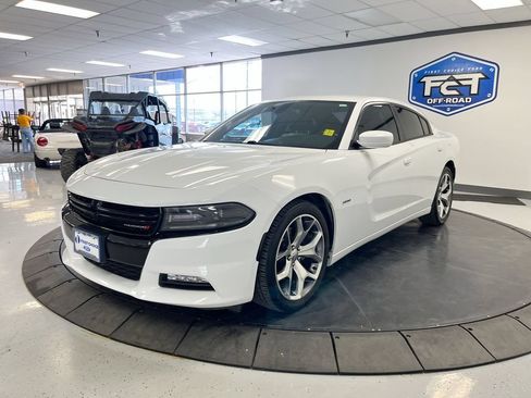 Used 2015 Dodge Charger R/T w/ Plus Group RWD image 4