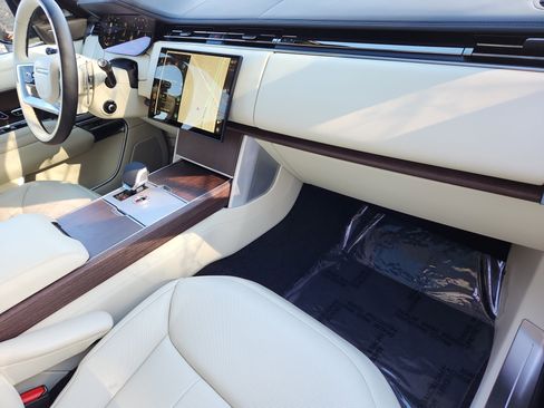 Used 2024 Land Rover Range Rover SE image 29