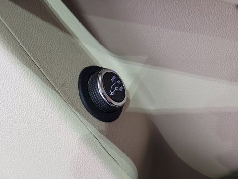 Used 2018 Cadillac XT5 FWD image 55