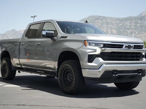 Used 2023 Chevrolet Silverado 1500 LT AWD/4WD image 7