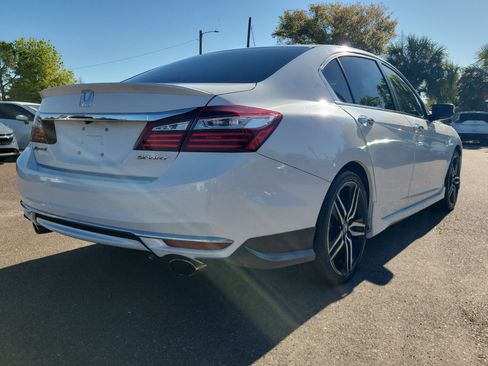 Used 2017 Honda Accord Sport image 5
